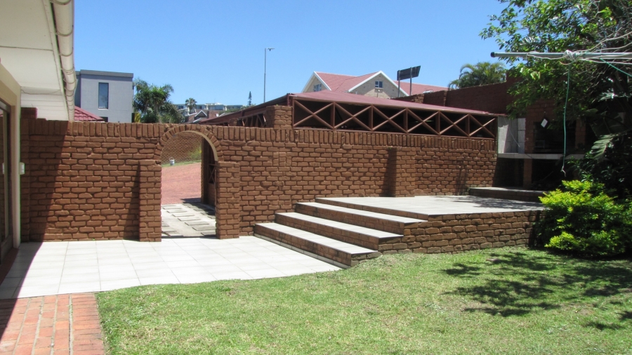 6 Bedroom Property for Sale in Baysville Eastern Cape